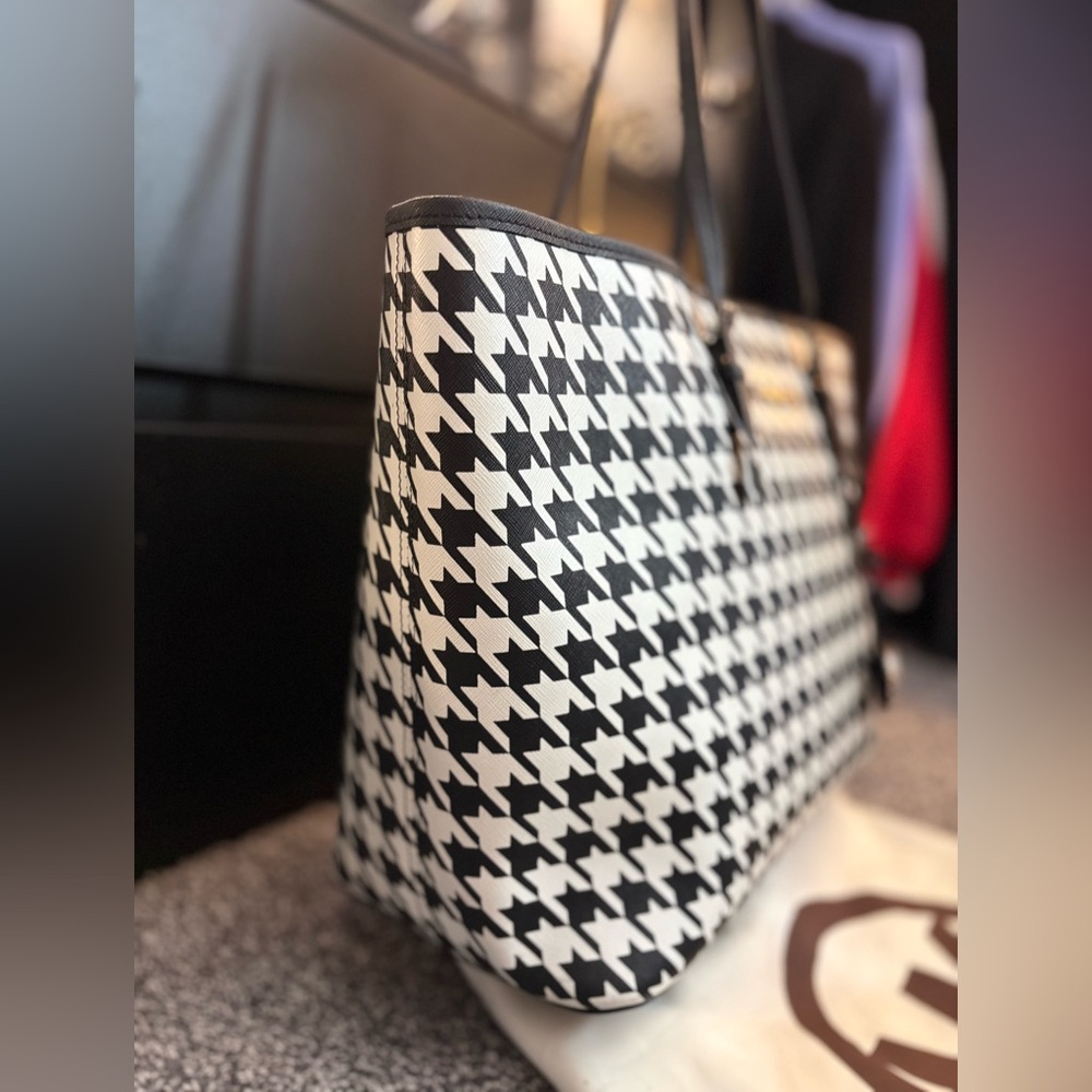 Michael Kors Houndstooth Jet set tote w/ dusty - Picture 14 of 17